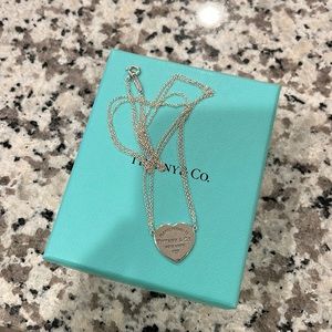Tiffany & Co. Return to Tiffany Necklace